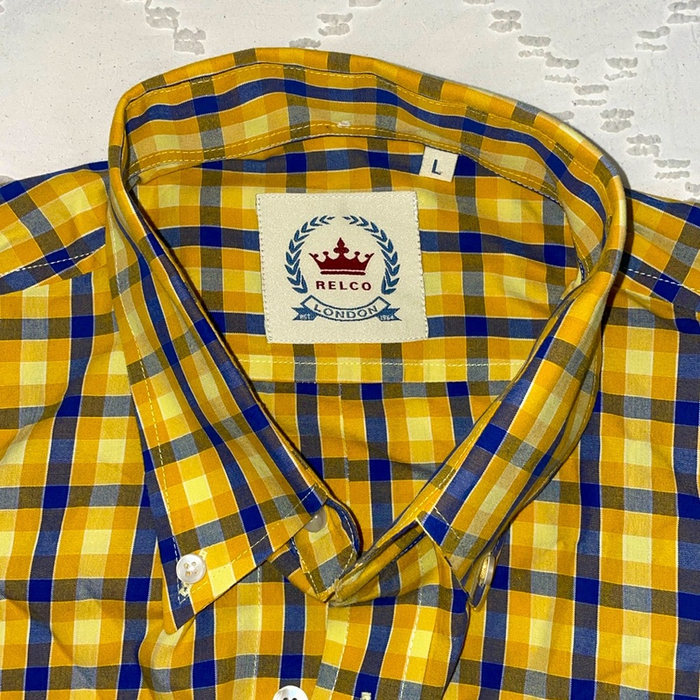 RELCO short sleeve button up shirt. Size L.